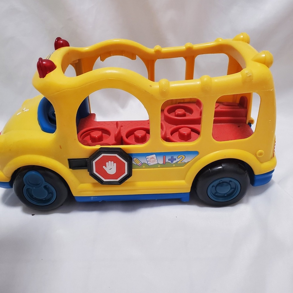 FISHER PRICE LITTLE PEOPLE SCHOOL BUS LIGHTS AND SOUNDS WORK BUS ONLY